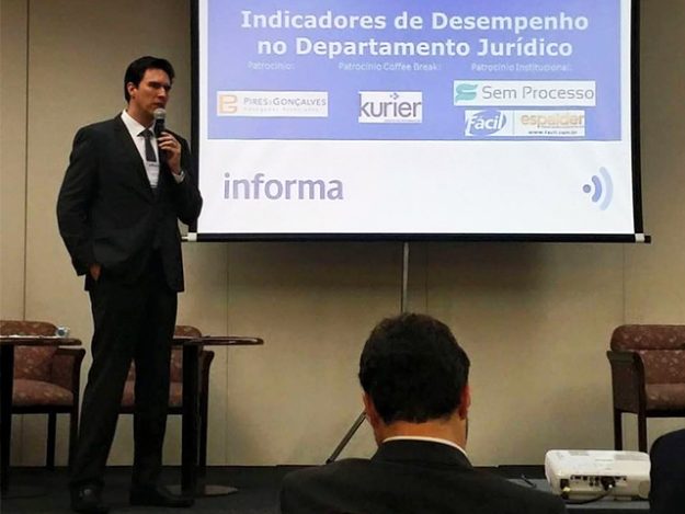 Fernando-Pompeu-Luccas-participou-ontem-do-Congresso-Indicadores-de-Desempenho-no-Departamento-Jurídico-1