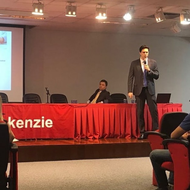 31347631_10156242787039906_1587372229874679808_n